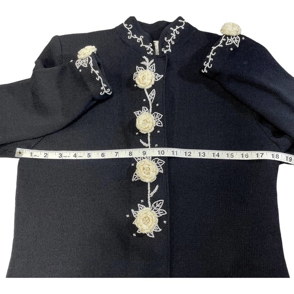 JSS Women's Black and Cream Luxury Button Down Sweater/Top - Picture 8 of 9